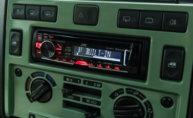 Land Rover Defender 110 HERITAGE 27