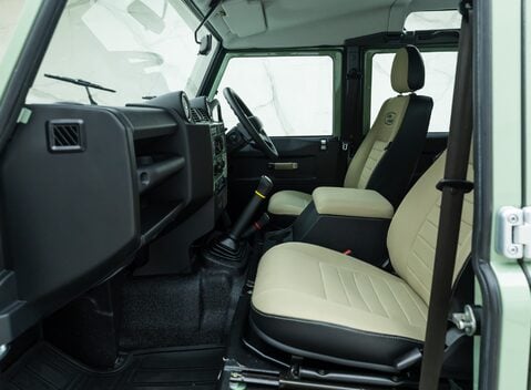 Land Rover Defender 110 HERITAGE 19