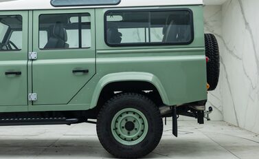 Land Rover Defender 110 HERITAGE 39