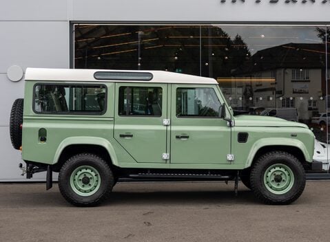 Land Rover Defender 110 HERITAGE 3