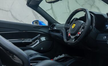 Ferrari 488 SPIDER 16