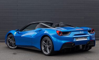 Ferrari 488 SPIDER 4