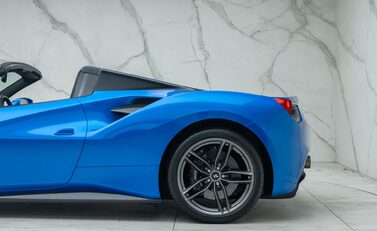Ferrari 488 SPIDER 51