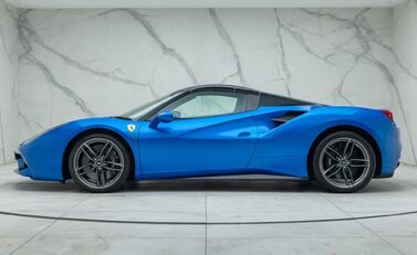 Ferrari 488 SPIDER 7
