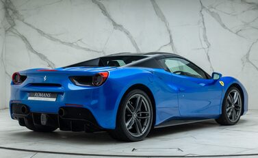 Ferrari 488 SPIDER 8