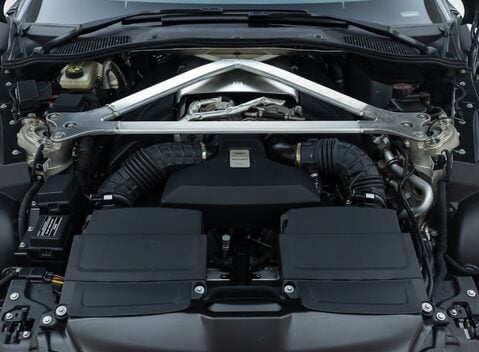 Aston Martin V8 Vantage 29