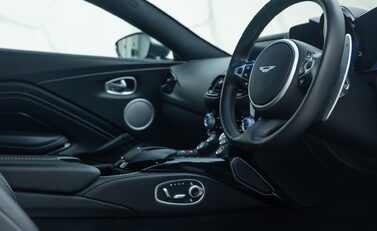 Aston Martin V8 Vantage 13