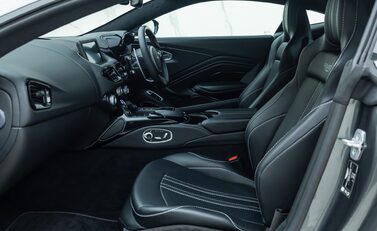 Aston Martin V8 Vantage 16