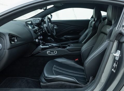 Aston Martin V8 Vantage 16