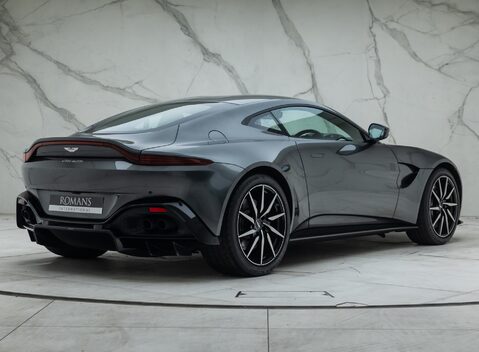 Aston Martin V8 Vantage 6