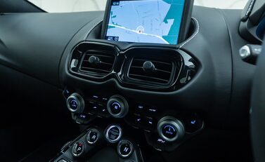 Aston Martin V8 Vantage 20