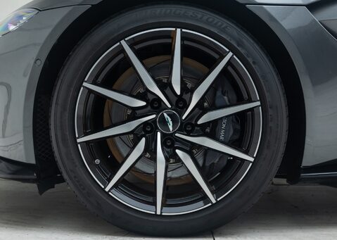 Aston Martin V8 Vantage 