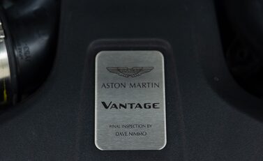 Aston Martin V8 Vantage 31