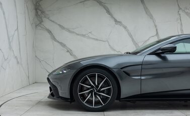 Aston Martin V8 Vantage 27