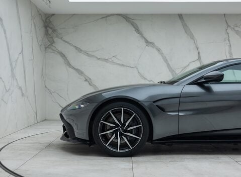 Aston Martin V8 Vantage 27