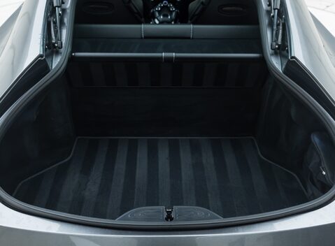 Aston Martin V8 Vantage 32