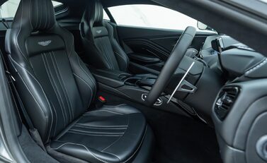 Aston Martin V8 Vantage 14