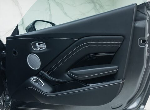 Aston Martin V8 Vantage 22