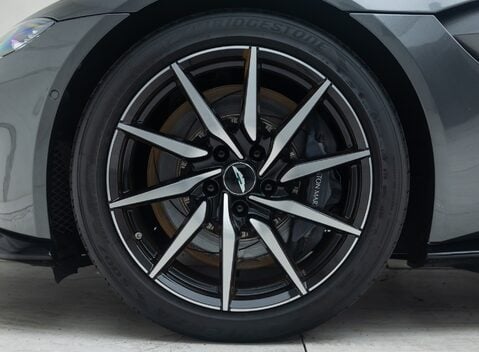 Aston Martin V8 Vantage 23