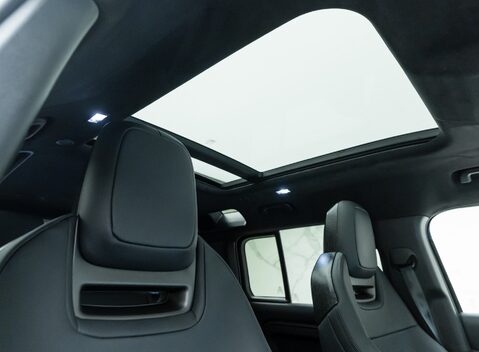 Land Rover Defender 110 OCTA EDITION ONE 18