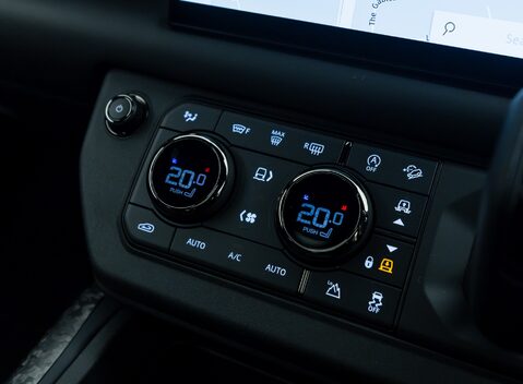 Land Rover Defender 110 OCTA EDITION ONE 27