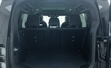 Land Rover Defender 110 OCTA EDITION ONE 51