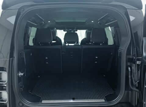 Land Rover Defender 110 OCTA EDITION ONE 51