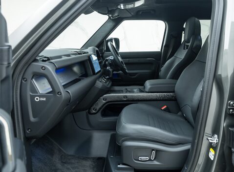 Land Rover Defender 110 OCTA EDITION ONE 22