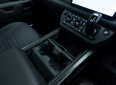 Land Rover Defender 110 OCTA EDITION ONE 29