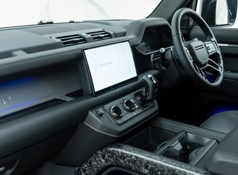 Land Rover Defender 110 OCTA EDITION ONE 23