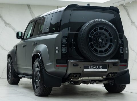 Land Rover Defender 110 OCTA EDITION ONE 10