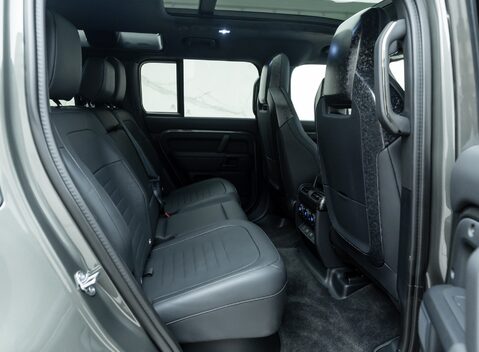 Land Rover Defender 110 OCTA EDITION ONE 20