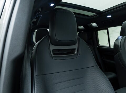 Land Rover Defender 110 OCTA EDITION ONE 17