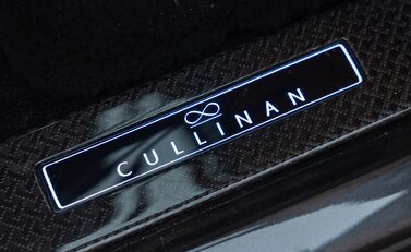 Rolls-Royce Cullinan BLACK BADGE 26