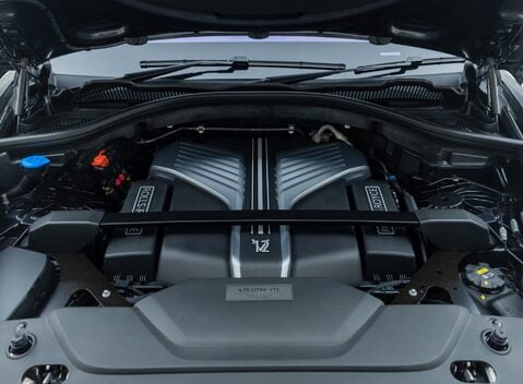 Rolls-Royce Cullinan BLACK BADGE 38