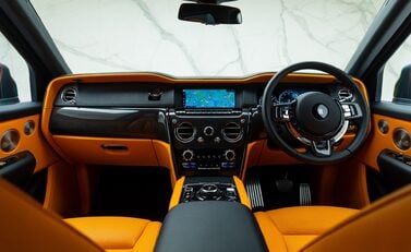 Rolls-Royce Cullinan BLACK BADGE 20