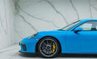 Porsche 911 GT3 (991.2) 33