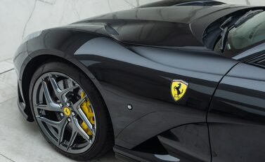 Ferrari 812 Superfast 32