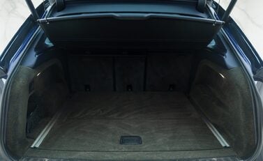 Bentley Bentayga V8 First Edition 40