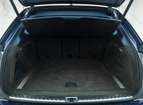 Bentley Bentayga V8 First Edition 40