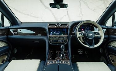 Bentley Bentayga V8 First Edition 23