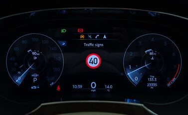 Bentley Bentayga V8 First Edition 24