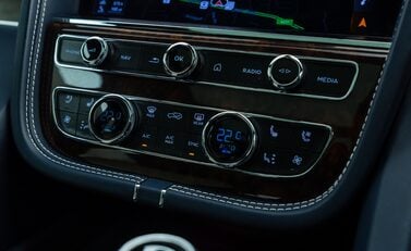 Bentley Bentayga V8 First Edition 28