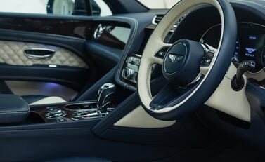 Bentley Bentayga V8 First Edition 13