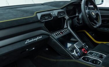 Lamborghini Urus PERFORMANTE 21