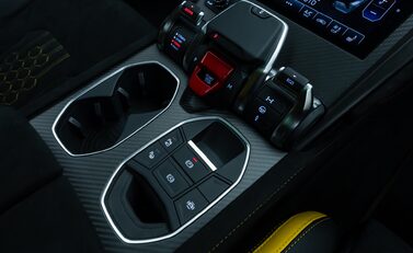 Lamborghini Urus PERFORMANTE 27