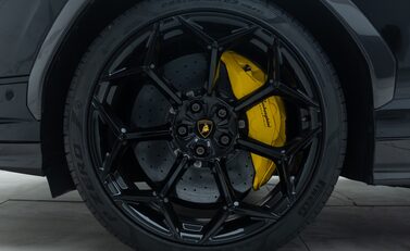 Lamborghini Urus PERFORMANTE 32