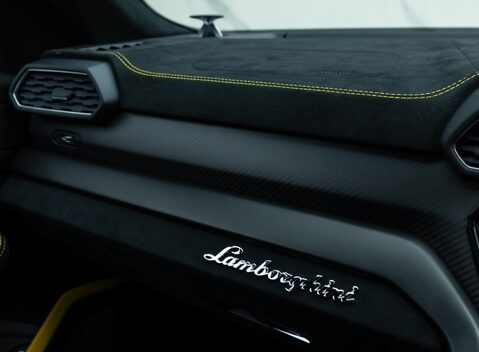 Lamborghini Urus PERFORMANTE 25