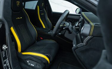 Lamborghini Urus PERFORMANTE 14