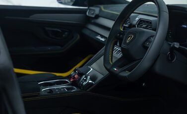 Lamborghini Urus PERFORMANTE 13